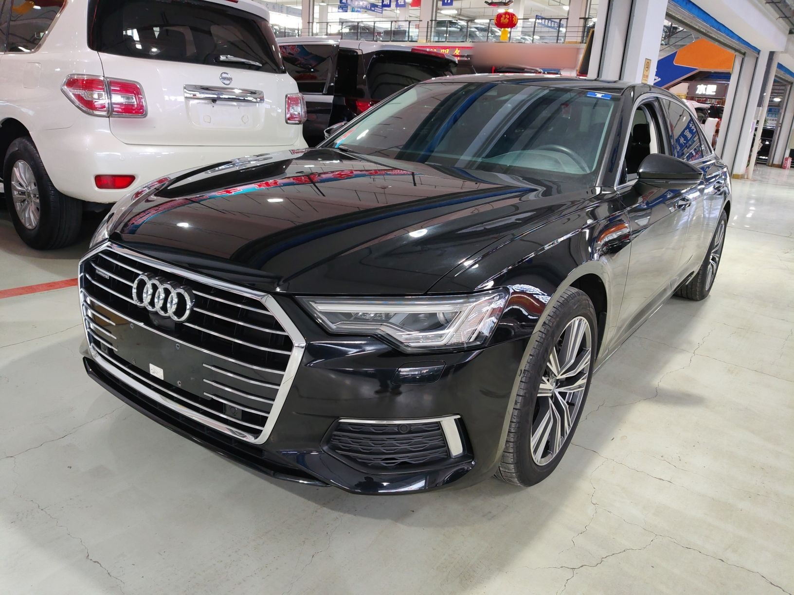 Под передней частью автомобиля