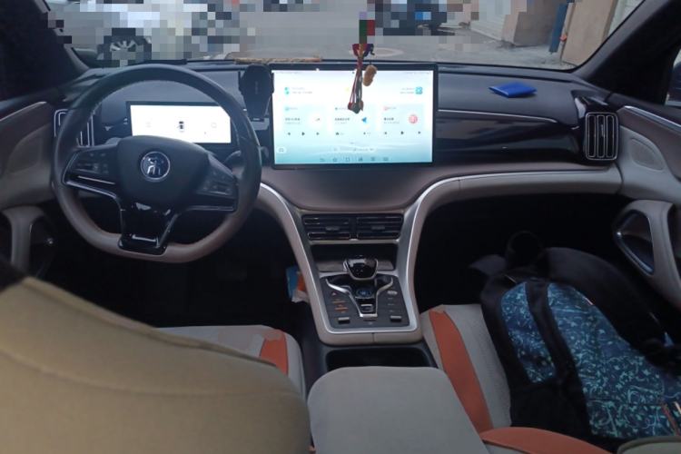 Used BYD Song Pro New Energy 2023 Champion Edition DM-i 110KM Excellence Model Center Console