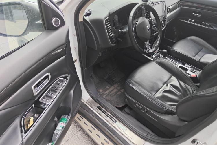 Used Mitsubishi Outlander 2019 2.0L Two-Wheel Drive Comfort Edition 5 Seats China V Standard