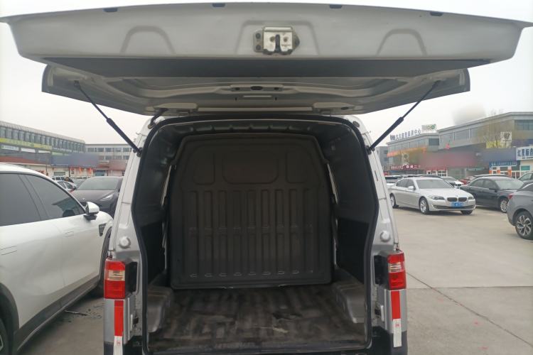 Used Jinbei Hiace X30 2023 1.5L Super-Enjoyment Van 2/5 Seats Non-Air-Conditioned Version SWC15M
