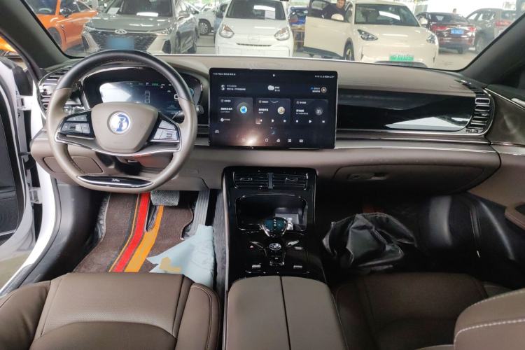 Used BYD Han 2020 EV Long-Range Luxury Model Center Console