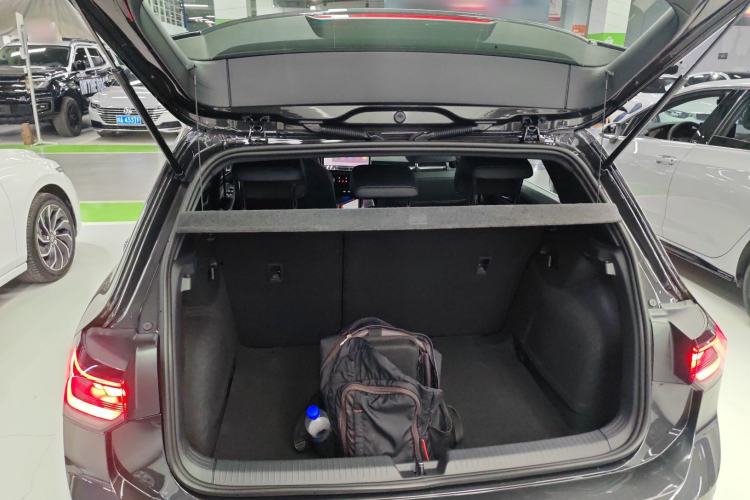 Used Volkswagen Golf 2025 Facelift 300TSI R-Line Trunk