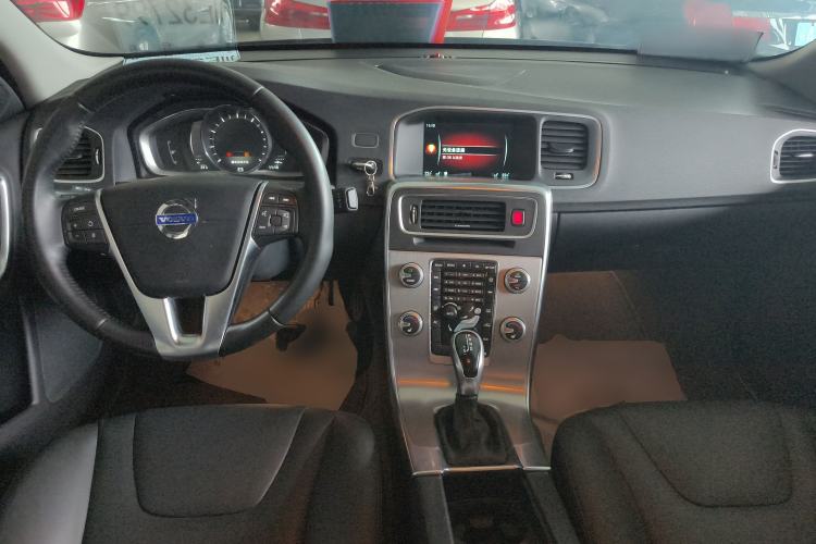 Used Volvo S60 2017 S60L T4 Smart Range Edition Center Console