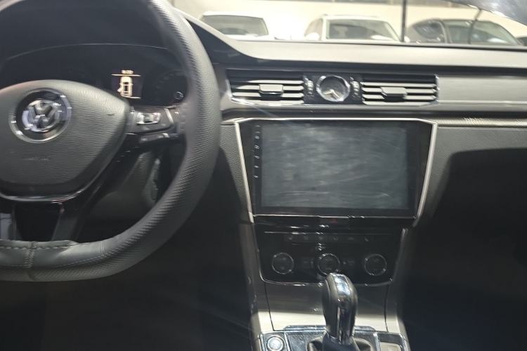 Used Volkswagen Passat 2017 330TSI DSG Luxury Edition
