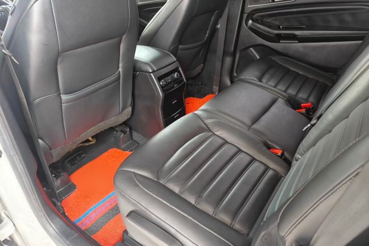 Used Ford Edge 2015 2.0T GTDi Two-Wheel-Drive High-Line Version
