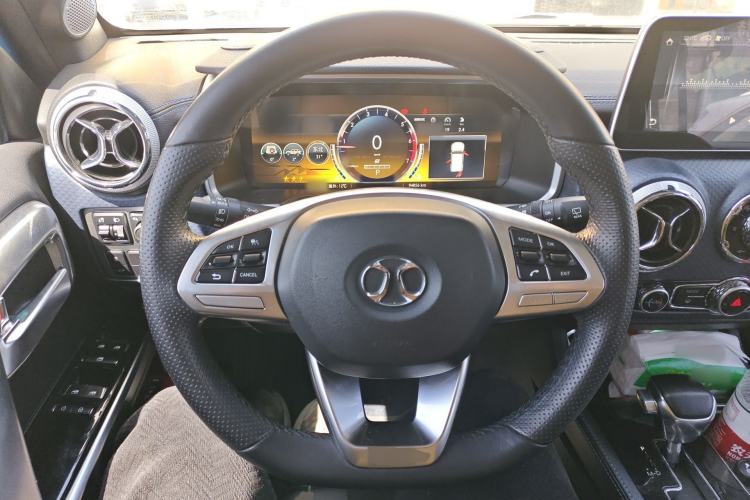 Used BAIC Off-Road BJ40 2018 2.3T Automatic Four-Wheel Drive Ring of the Tower Champion Edition China V Emission Standard Steering Wheel