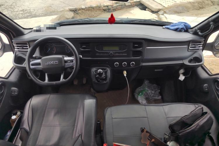 Used JMC Fushun 2023 2.0T Manual Short-Wheelbase Mid-Top Commercial Multi-Purpose 6-Seater Passenger Vehicle Center Console