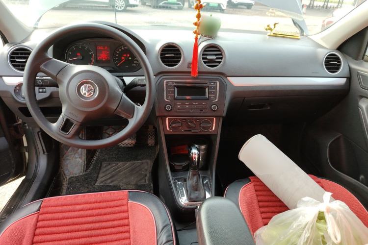 Used Volkswagen Jetta 2013 1.6L Automatic Comfort Model Center Console