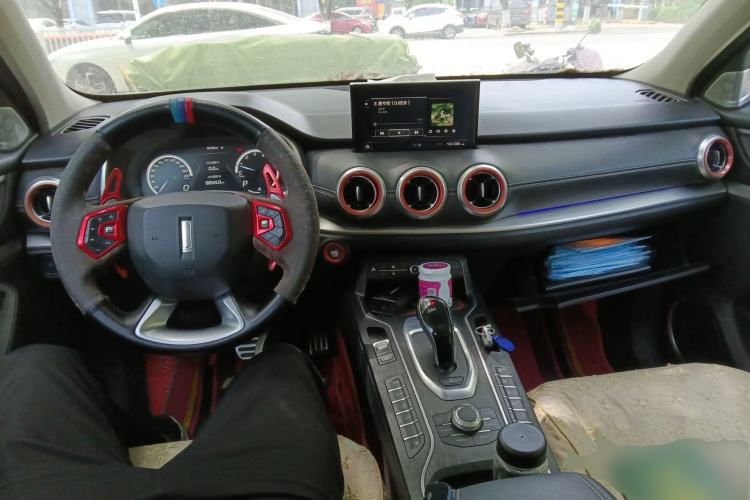 Used Wey VV6 2018 2.0T Two-Wheel-Drive Ultra-Luxury Version China V Standard Center Console