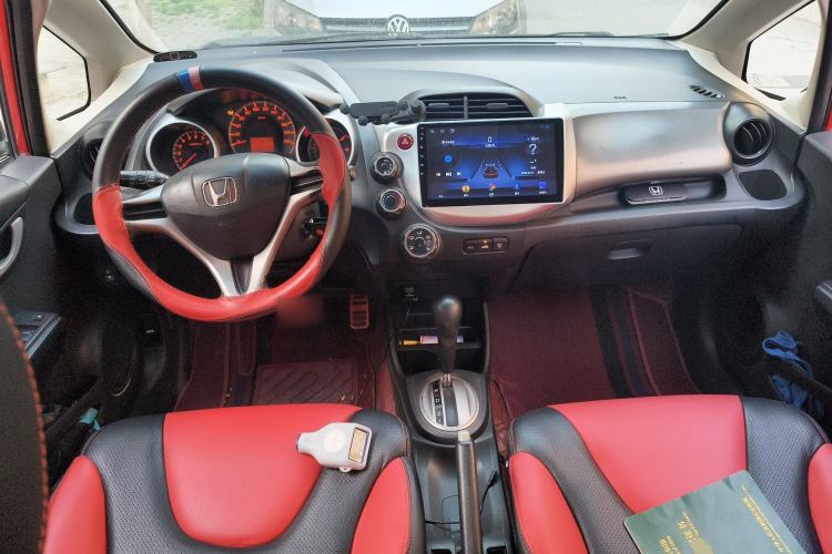 Used Honda Fit 2011 1.5L Automatic Luxury Edition Center Console