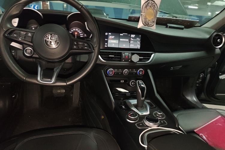 Used Alfa Romeo Giulia 2021 2.0T 280HP Luxury Edition
