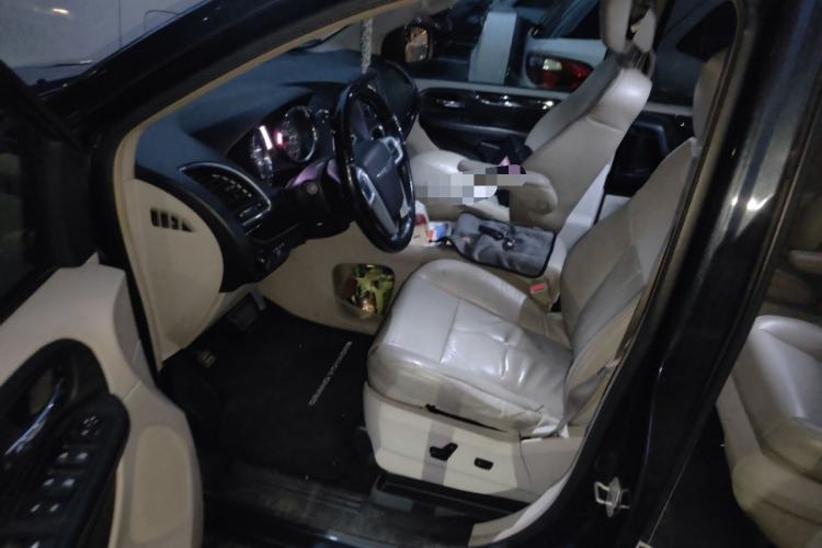 Used Chrysler Grand Voyager 2013 3.6L Luxury Edition Driver Seat