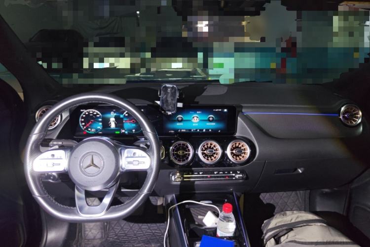 Used Mercedes-Benz EQA 2022 EQA 300 4MATIC Launch Edition Center Console