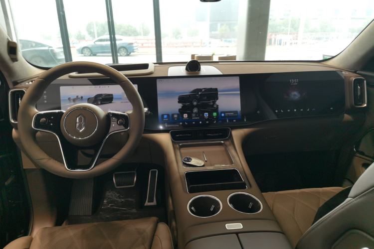 Used Hima AITO M8 2025 Model Pure Electric Ultra Six-Seat Four-Wheel-Drive Version
