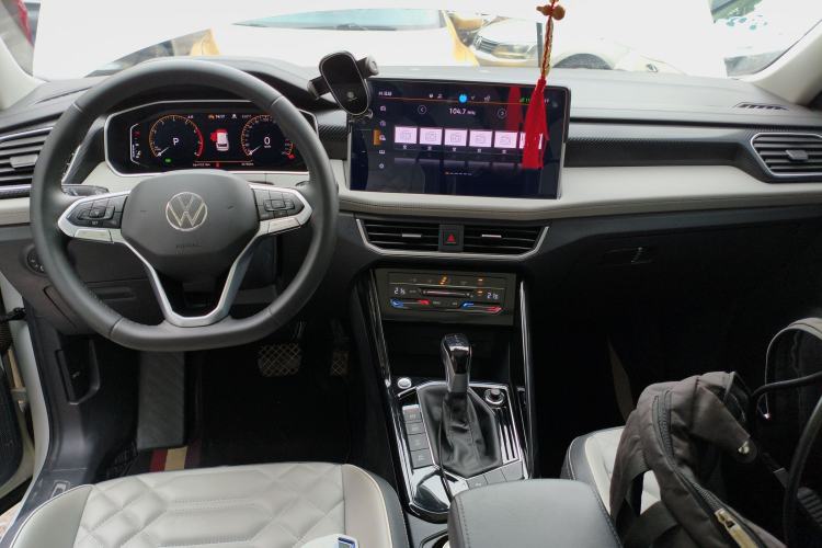 Used Volkswagen Tayron 2024 300TSI Two-Wheel-Drive Luxury Plus Advanced Version Center Console