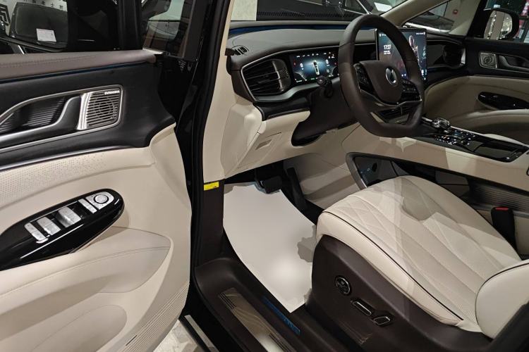 Used Denza D9 2024 DM-i 980 Four-Wheel Drive Flagship Model