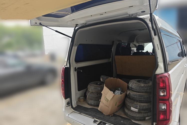 Used Jinbei Gold Hiace 2023 1.5L Passenger Vehicle Engineering Lion 5/6/7 Seater