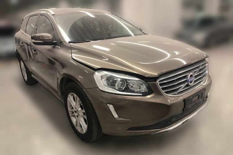 Used Volvo XC60 2015 T5 Smart Upgrade Model Front Right 45 Deg