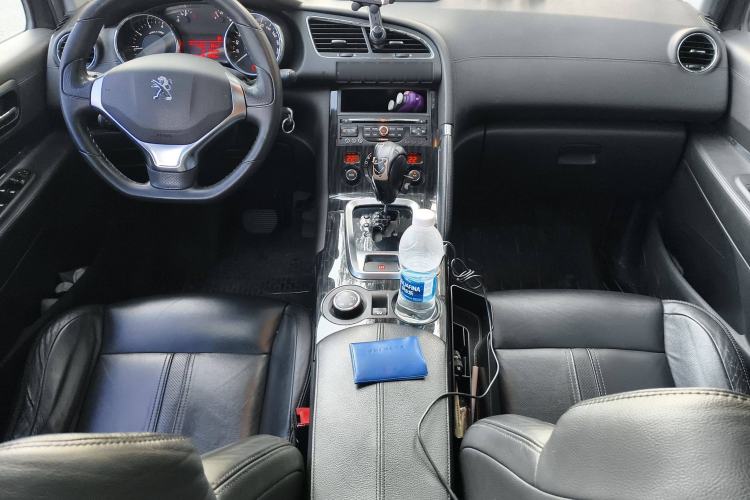 Used Peugeot 3008 2013 1.6THP Automatic Prestige Edition Center Console