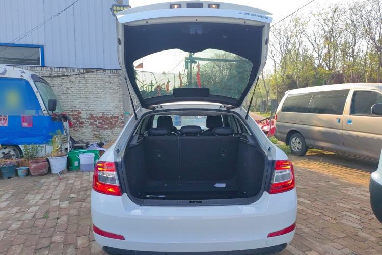 Used Skoda Octavia 2017 Classic Model 1.6L Automatic Comfort Edition Trunk