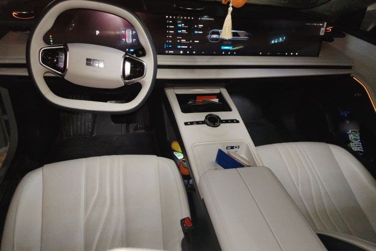 Used Geely Galaxy E8 2024 665 km Range Rear-Drive Starship Long-Range Version
