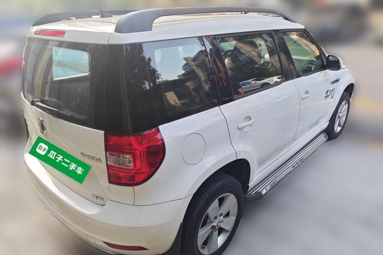 Used Skoda Yeti 2016 1.6L Manual Front-Wheel-Drive Version Rear Right 45 Deg