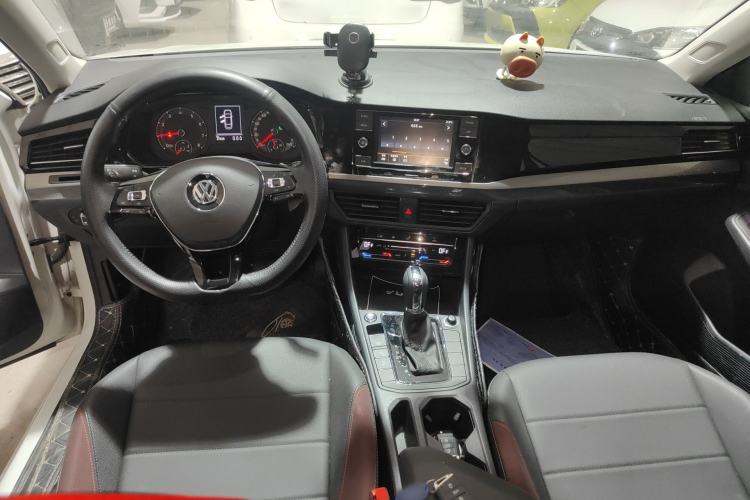 Used Volkswagen Bora 2020 1.5L Automatic Elite Version Center Console
