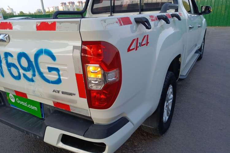 Used SAIC MAXUS T70 2020 2.0T Diesel Automatic 4x4 Commemorative Edition with Long Bed and High Ground Clearance
