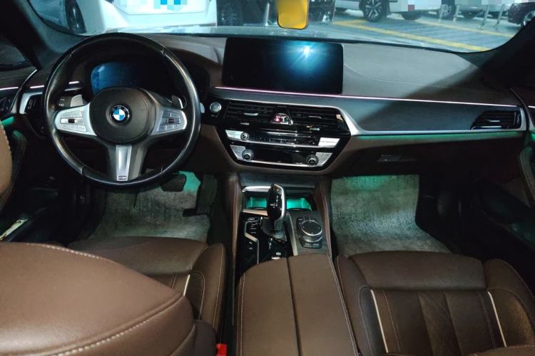 Used BMW 5 Series 2023 530Li Luxury Edition M Sport Package Center Console