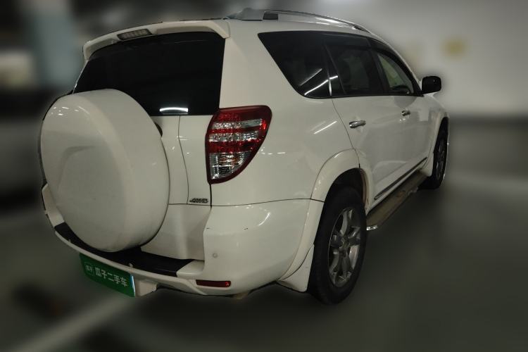 Used Toyota RAV4 2012 Luxurious 2.4L Automatic 4x4 with Stylish Features
