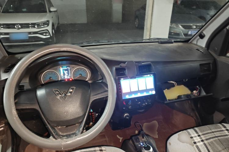 Used Wuling EV50 2022 Affordable Model Anchi with 35.904 kWh
