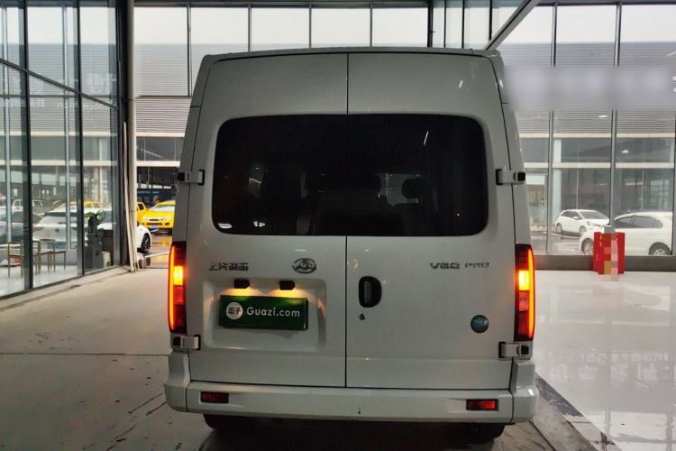 Used SAIC MAXUS Xintu V80 2024 Aotuntong Value Edition 6MT Short Wheelbase Mid-Height Roof 127 Ps 5/6 Seats
