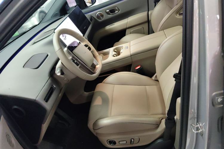 Used Li Auto i6 2025 Model Two-Wheel-Drive Standard Type
