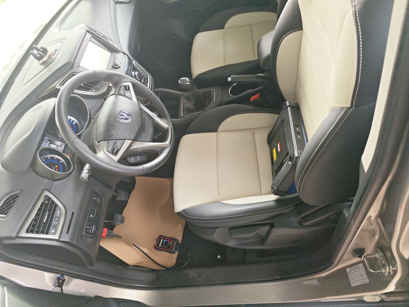 Переднее сиденье в автомобиле