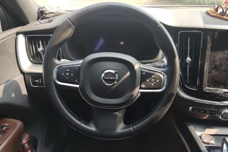 Used Volvo XC60 2022 B5 4x4 Zhiyi Luxury Edition