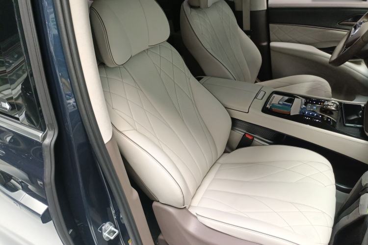 Used Denza D9 2022 DM-i 970 Four-Wheel Drive Flagship Model Right Front Seat