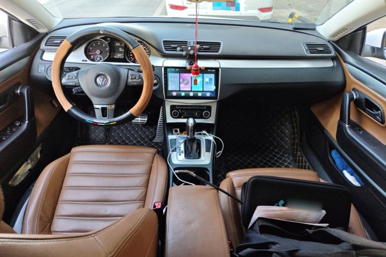 Used Volkswagen FAW-Volkswagen CC 2011 1.8TSI Luxury Model Center Console