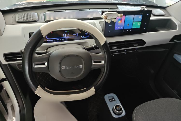 Used Geely Galaxy Panda 2023 Panda Mini 200km Endurance Bear Center Console