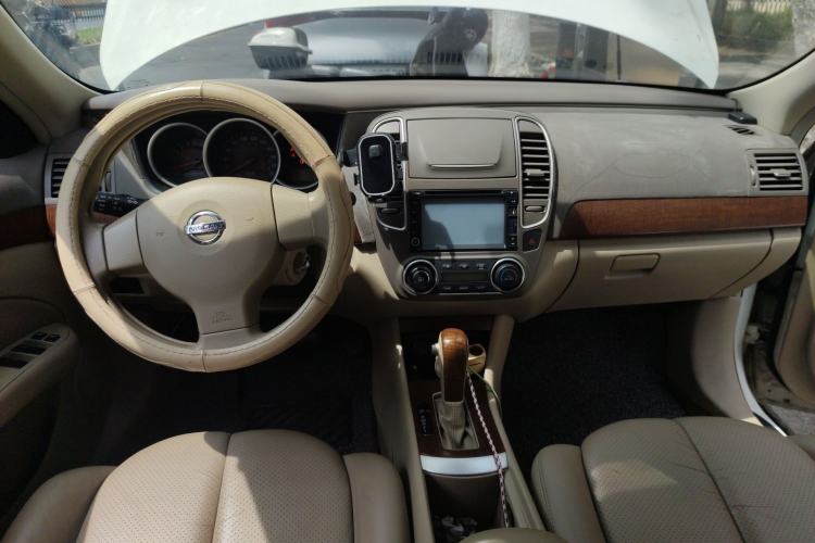 Used Nissan Sylphy 2009 1.6XL Automatic Luxury Sunroof Edition Center Console