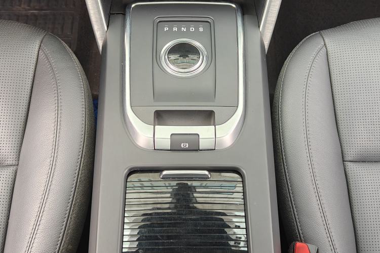 Used Land Rover Discovery Sport 2018 240 PS SE Version Gear Lever