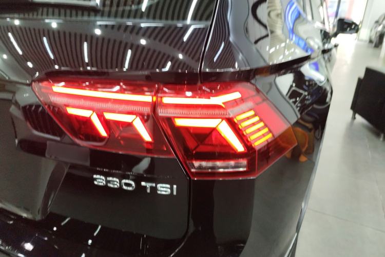 Used Volkswagen Tiguan L 2023 Restyled 330TSI Automatic Two-Wheel Drive R-Line Enhanced Comfort Version