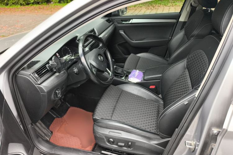 Used Skoda Superb 2016 TSI280 DSG Innovation Edition Left Front Seat