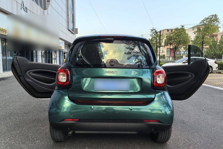 Used smart fortwo 2015 1.0L 52 kW hardtop Dynamic version