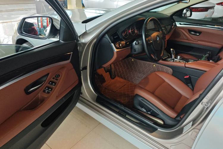 Used BMW 5 Series 2014 520Li Elegant Model
