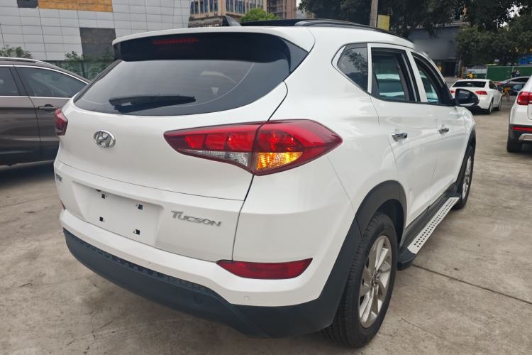 Used Hyundai Tucson 2015 2.0L Automatic Two-Wheel Drive Smart Version
