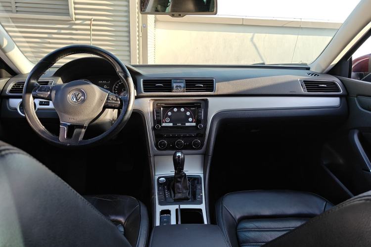 Used Volkswagen Passat 2014 1.8TSI DSG Prestige Navigation Edition Center Console