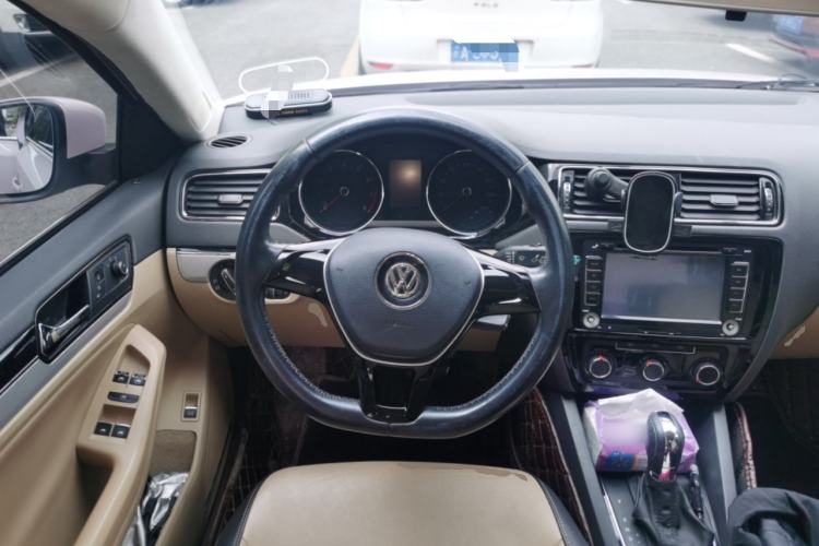 Used Volkswagen Sagitar 2015 1.6L Automatic Comfort Model Steering Wheel