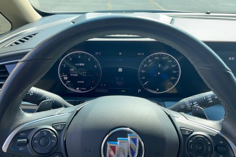 Used Buick GL8 2022 ES Landtrek 653T Luxury Edition