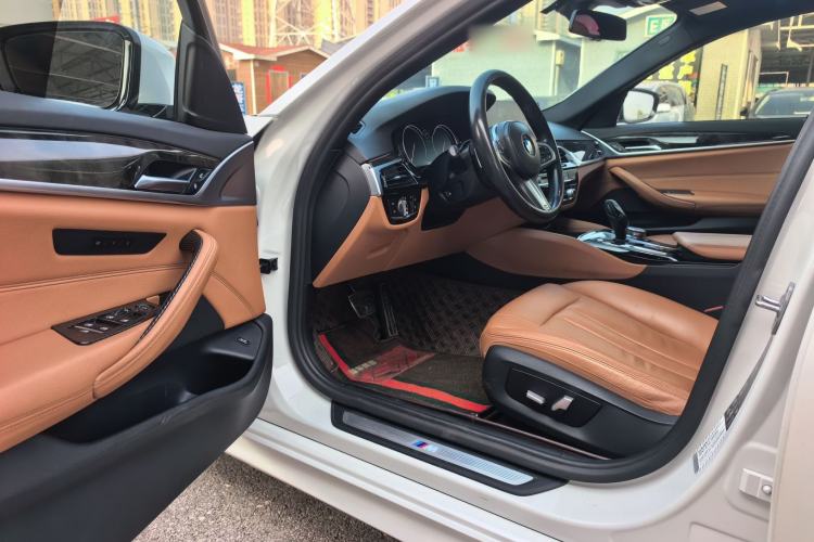 Used BMW 5 Series 2018 530Li xDrive M Sport Package Interior 3