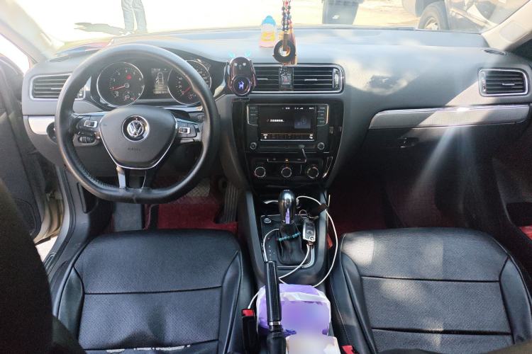 Used Volkswagen Sagitar 2018 280TSI DSG Ignite Edition Center Console